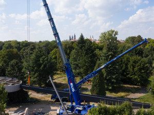Fotbalový stadion v Hradci Králové je bez lízátek. Dnes se sundalo úplně poslední