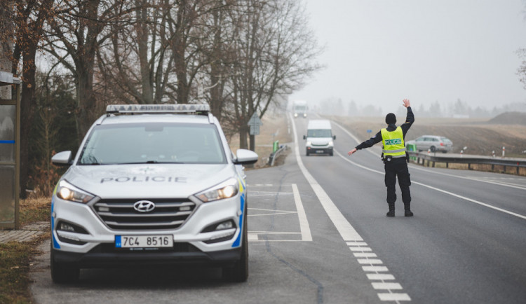 Řidičku BMW prozradil styl jízdy. Policejní hlídce nadýchala skoro 2,5 promile