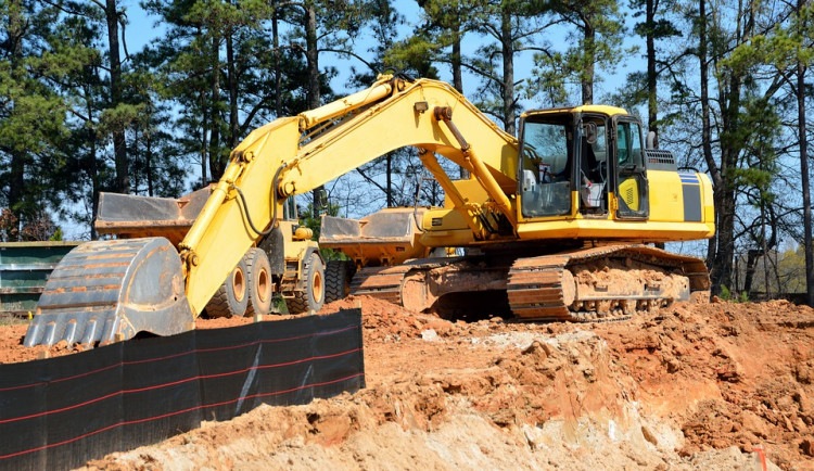 Krajský soud potvrdil zamítnutí žaloby majitelů pozemků u obchvatu Jaroměře