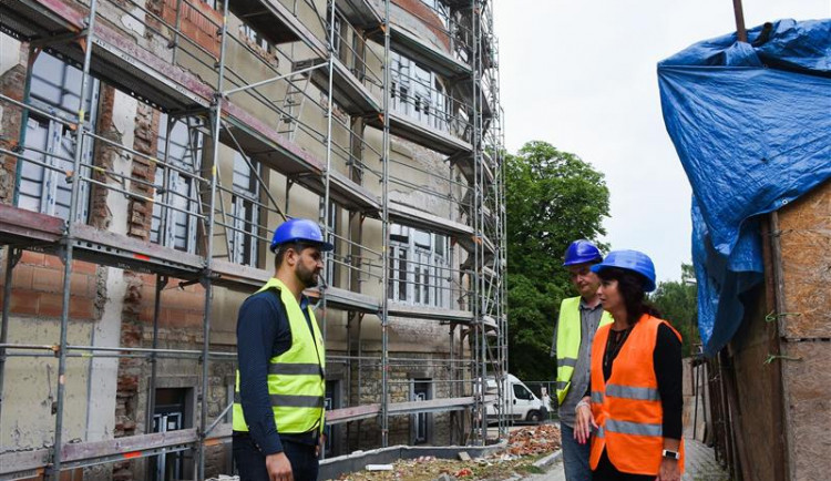 Práce na novém domově seniorů v Opočně zatím vyšly na 42 milionů