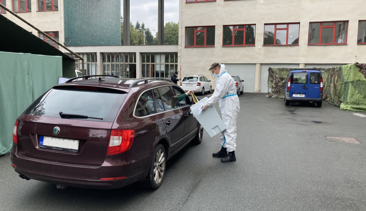 V Královéhradeckém kraji bude pět drive-in volebních stanovišť