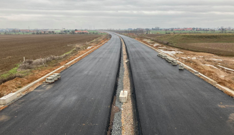 Dálnice D11 z Hradce Králové do Jaroměře se otevře 17. prosince