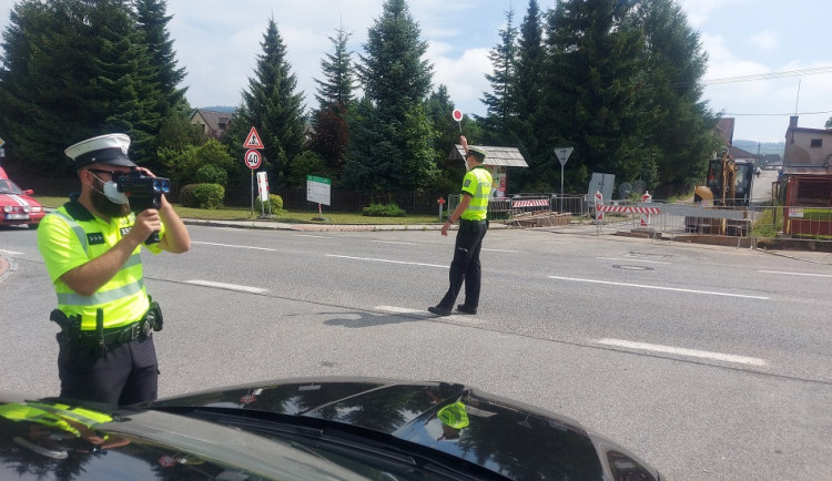 Policisté v kraji se zaměřili na porušování rychlosti, odhalili přes 120 provinilců