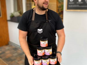 Neměl jsem úspory, ale měl jsem sen, říká nejlepší živnostník v kraji, cukrář Dominik