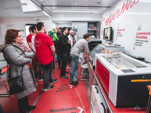 Žáci ve Dvoře Králové se netradičně učili v kamionu