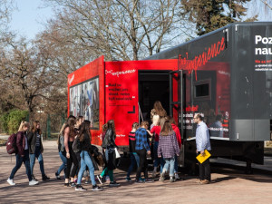 Žáci ve Dvoře Králové se netradičně učili v kamionu