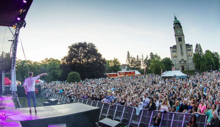 Festival Mezi ploty se v omezeném režimu vrátil do areálu bohnické léčebny