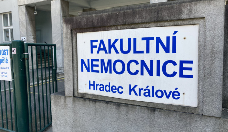 Třetí dávku v kraji má jen 400 lidí. Hradecká nemocnice začne očkovat bez registrace