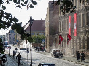 Josefov zaplavily hákové kříže. Natáčí se tu historický film Martha