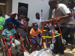 Záchranář z Hořic vyráží pomáhat do Tanzánie. Cílem je obnovit chov slepic v dětském domově