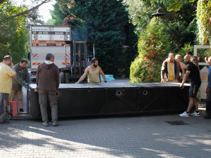 Jak složité je přestěhovat půl tuny těžkého krokodýla? Ze zoo ve Dvoře Králové ho stěhovali kulturisté z posilovny