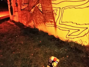 Hradečtí strážníci chytili sprejera, letos už pátého. Hrozí mu až rok vězení