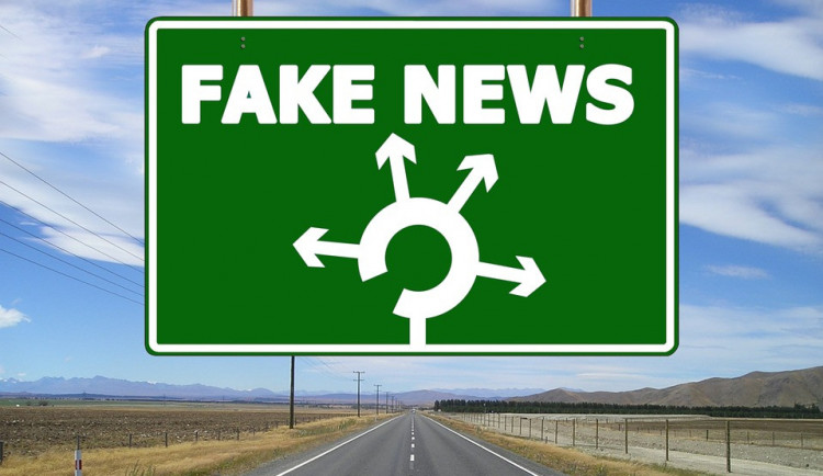 Fake news nás nemají přesvědčit o lži, dezinformátorům stačí, když nás znejistí