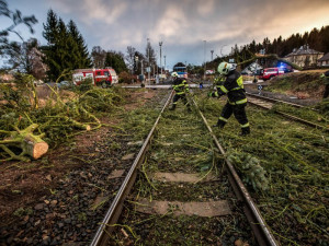 Varování před silným větrem. Rychlost větru v Krkonoších může být až 125 kilometrů v hodině