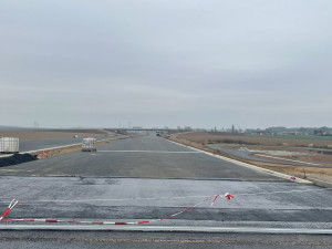 Do konce roku se u Hradce Králové zprovozní 35 kilometrů dálnic. Dva úseky na D11, jeden na D35