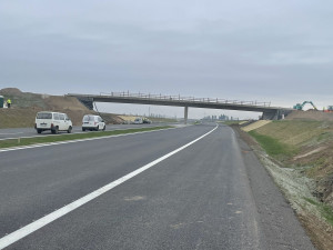 Do konce roku se u Hradce Králové zprovozní 35 kilometrů dálnic. Dva úseky na D11, jeden na D35