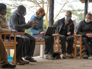Samici nosorožce Nájin vědci přestanou odebírat vajíčka. Ty jsou potřeba k zachránění druhu