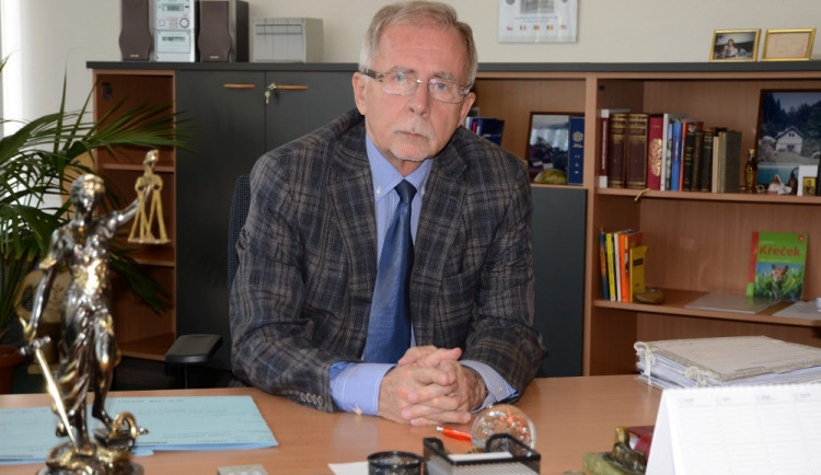 Ombudsman navštívil prezidenta Zemana v nemocnici. Není omezen ve svých právech, říká Křeček