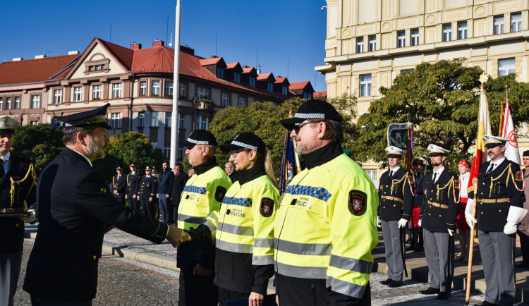 V Hradci Králové se udílely medaile za zásluhy