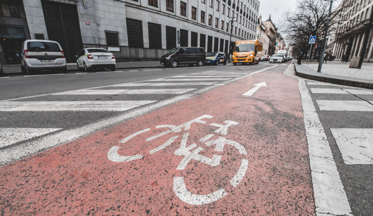 Nebuď jako netopejr, varuje kampaň zaměřená na nedostatečně osvětlené cyklisty