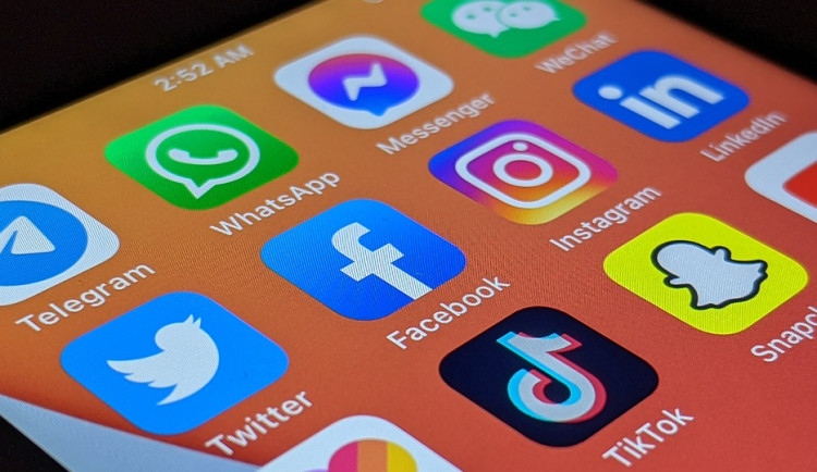 Facebook kvůli údajné pornografii zablokoval stránky města Trutnova