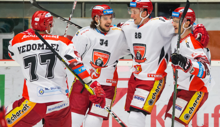 Nejvyšší hokejová soutěž nabídne zápas lídrů tabulky. Hradec Králové jede do Třince
