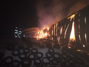 V Dolním Lánově na Trutnovsku hořela hala se senem. Na místě zasahovalo osm jednotek hasičů, přesto objekt lehl popelem