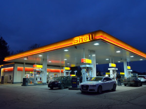 Ceny benzínu stále stoupají. Nejlevněji řidiči natankují v Rychnově nad Kněžnou a Milovicích