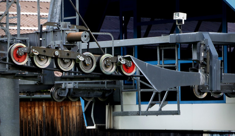 Lanovky v Krkonoších jsou mimo provoz. Některé jezdí jen o víkendech