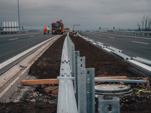 FOTO: U Hradce Králové vyrostla největší křižovatka v kraji. Na délku má téměř kilometr