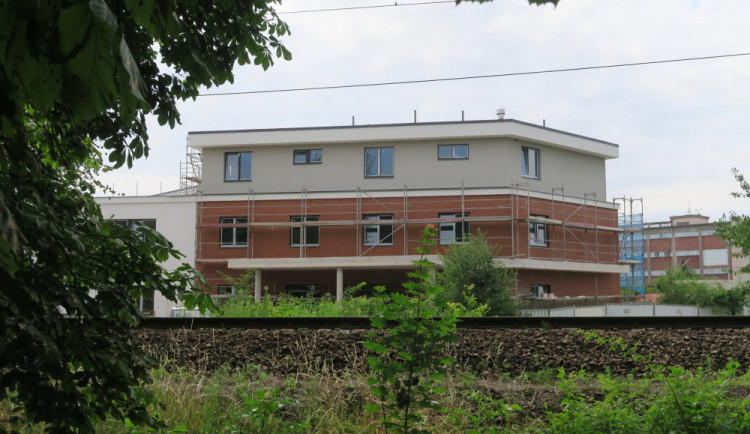 Stavba hradecké odlehčovací služby Honkova má zpoždění. V provozu bude nejdřív na jaře