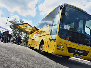 Od poloviny prosince se na východě Čech zdraží jízdné ve vlacích a autobusech. Řádově půjde o koruny