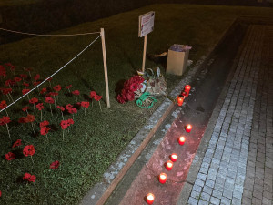 Zavzpomínat na veterány v Hradci Králové přišlo 20 lidí. Zbytek vítal svatého Martina