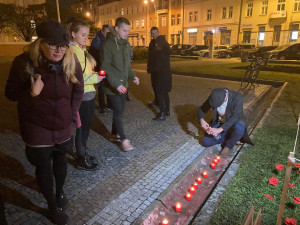 Zavzpomínat na veterány v Hradci Králové přišlo 20 lidí. Zbytek vítal svatého Martina