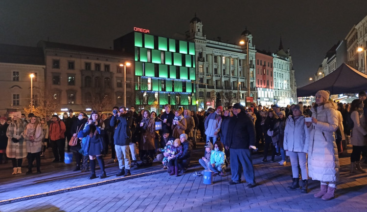 Brňané si připomněli 17. listopad. Nechyběly besedy ani lampionový průvod