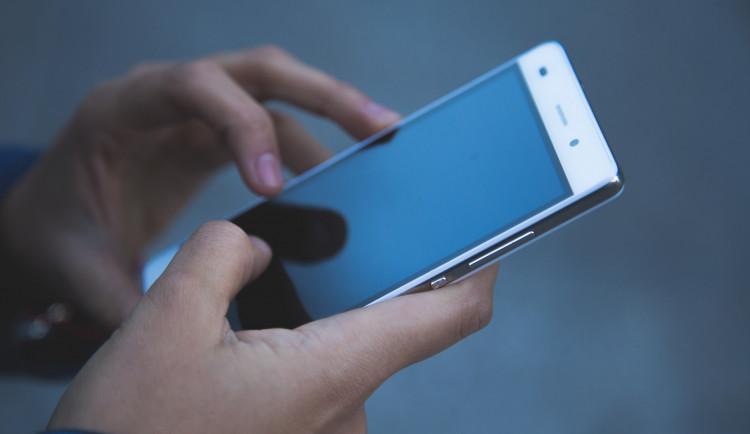 Policie řeší další podvodné jednání. Oběti si po telefonu vybírá falešný bankovní manažer