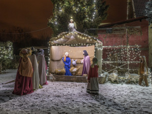 V Jaroměři rozsvítili vánočně nazdobený dům, nechybí ani nekonečný dopis Ježíškovi