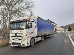 Řidič kamionu nadýchal přes 2,5 promile. Přes hradecký kraj projížděl do Německa