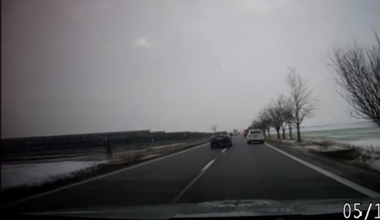 Na tachometru 180 kilometrů v hodině. Cizinci na drogách se snažili ujet policejní hlídce