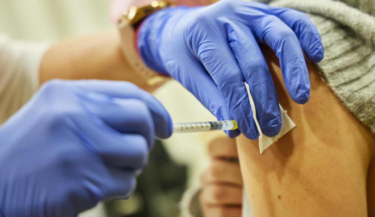 Děti do 11 let budou v hradeckém kraji očkovat pouze praktičtí lékaři