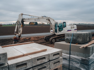 Tento týden se otevřou dvě nové dálnice. Po D11 se první řidiči projedou v pátek před obědem