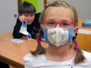 PCR test přímo ve škole. Novinku, se kterou přišli v Hradci Králové, si pochvalují rodiče i ředitelé