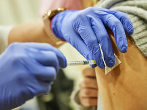 Děti do 11 let budou v hradeckém kraji očkovat pouze praktičtí lékaři