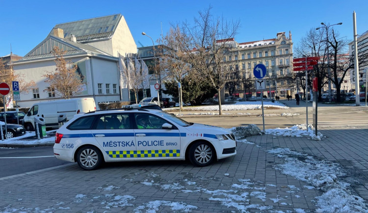 Potížisty z Cejlu prozradily krvavé kapesníky. Dvojice chtěla krást na druhém konci Brna