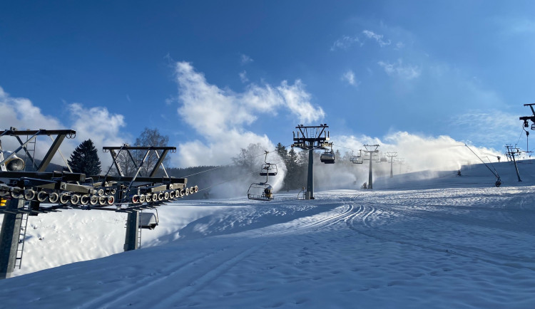 Deštné v Orlických horách zahájilo lyžařskou sezonu