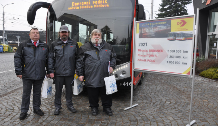 Dopravní podnik má další milionáře. Miroslav Urbánek najezdil dva miliony kilometrů bez nehody
