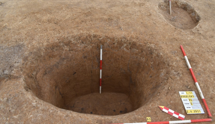Výzkum na budoucím obchvatu Doudleb nad Orlicí odkryl archeologický skvost