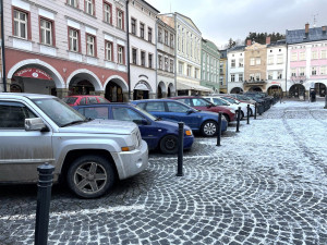 Trutnov zdražuje parkování. Řidiči si připlatí o deset až 15 korun za hodinu