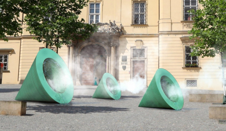 Zelené kužely budou před brněnskou radnicí mlžit padesát let