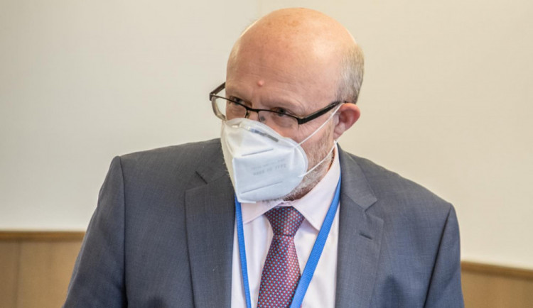 Vláda oznámila covidová opatření, třetí dávka bude i pro třicátníky